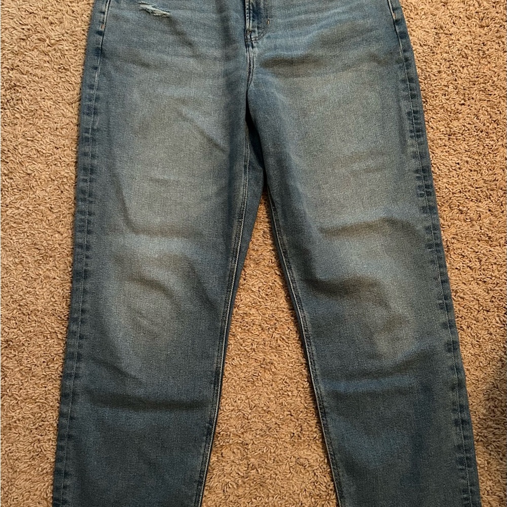 American Eagle Relaxed Fit Mom Jeans - Medium Wash